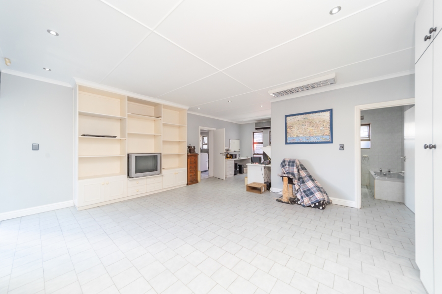 5 Bedroom Property for Sale in Nahoon Valley Park Eastern Cape